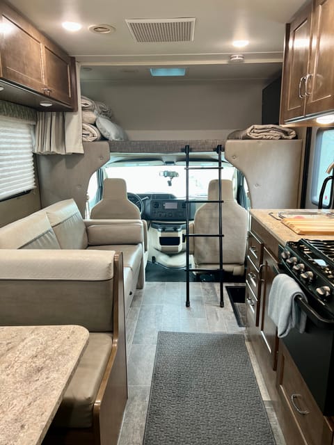 Snowbird Adventure - Fully Appointed '19 Winnebago Drivable vehicle in Renton