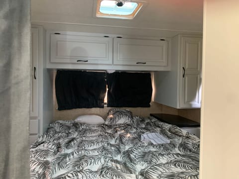 2009 Thor Motor Coach Four Winds Majestic Drivable vehicle in Idaho Falls