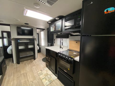 2022 Forest River RV Cherokee Grey Wolf 23DBH Remorque tractable in Huntington Beach