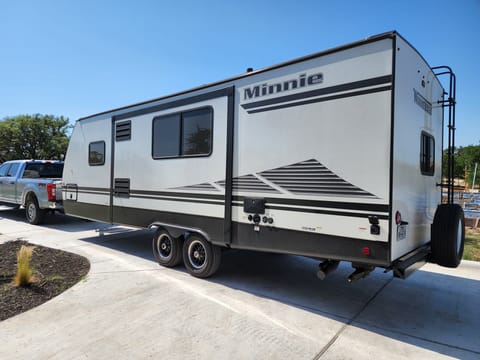 Luxurious Minnie Winnie home away from home Towable trailer in Leander