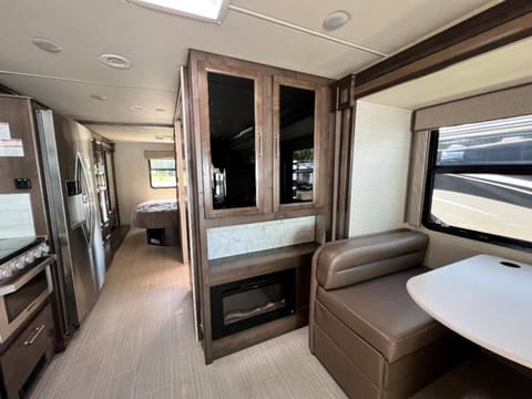 36Ft Class A Motorhome 2020 Drivable vehicle in Largo