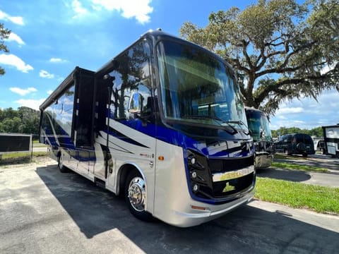 36Ft Class A Motorhome 2020 Drivable vehicle in Largo