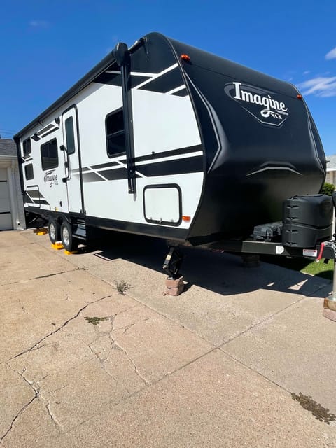 2021 Grand Design Imagine XLS 23BHE Towable trailer in Cheyenne