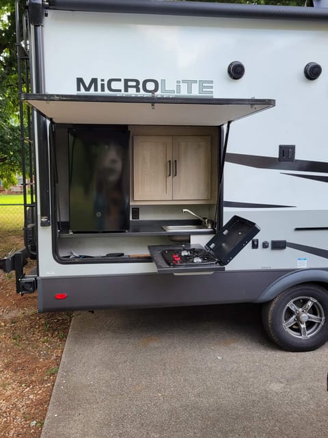 2022 Forest River RV Flagstaff Micro Lite 25BDS Towable trailer in Murfreesboro