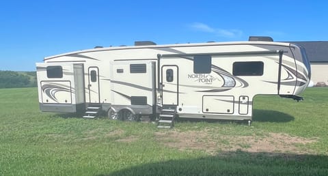 2018 Jayco North Point 375BHFS Towable trailer in Minot