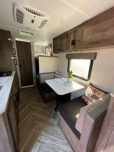 “The Cozy Camper” Remorque tractable in Chino