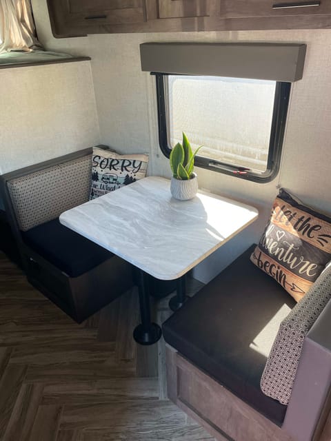 “The Cozy Camper” Rimorchio trainabile in Chino