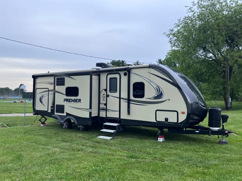 2018 Keystone Premier 26RB Towable trailer in Fairborn