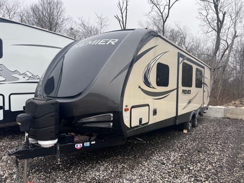 2018 Keystone Premier 26RB Towable trailer in Fairborn