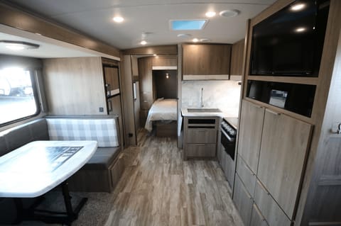 2022 Grand Design Imagine 2400BH Towable trailer in Ridgeway