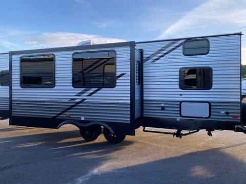 2021 EAST TO WEST Silver Lake 27K2D Towable trailer in Evans