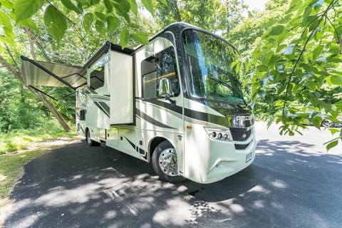 RV Henrietta - she's brand new and a beauty Drivable vehicle in Oaks