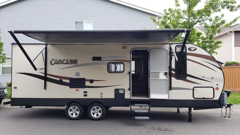 2016 Forest River RV Cherokee m-26rlc Towable trailer in Kent