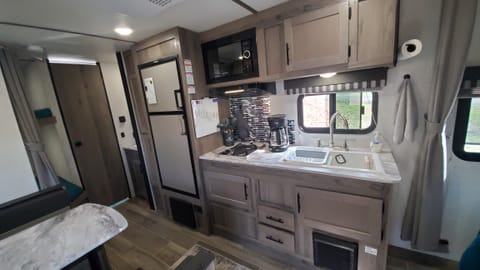 2021 Gulf Stream RV Enlighten 25BH Towable trailer in Jerusalem Township