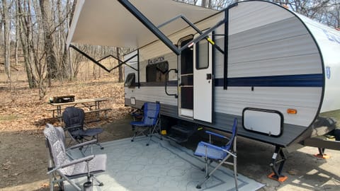 2021 Gulf Stream RV Enlighten 25BH Towable trailer in Jerusalem Township