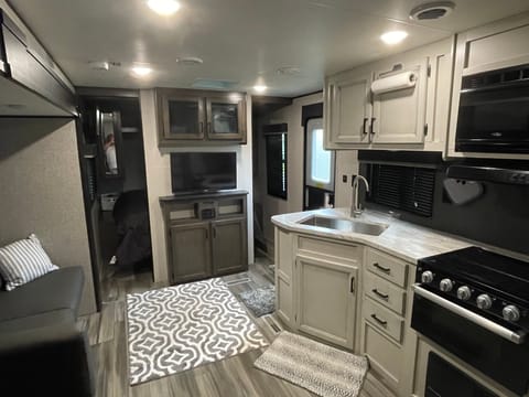 Epic camping adventure. Pet friendly & loaded. Towable trailer in Long Beach