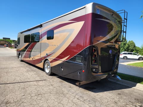 2018 Holiday Rambler Navigator XE 36U Drivable vehicle in Bartlett