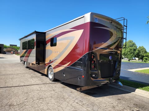 2018 Holiday Rambler Navigator XE 36U Drivable vehicle in Bartlett