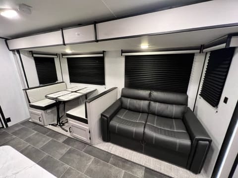 2022 Heartland Mallard 26 with King Bed Towable trailer in Homestead