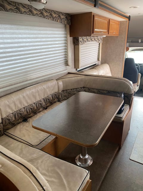 2016 Winnebago Minnie Winnie 31K Drivable vehicle in Oxnard