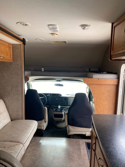 2016 Winnebago Minnie Winnie 31K Drivable vehicle in Oxnard