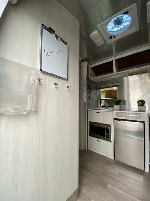 2020 Airstream RV Bambi 16RB Remorque tractable in Huntington Beach