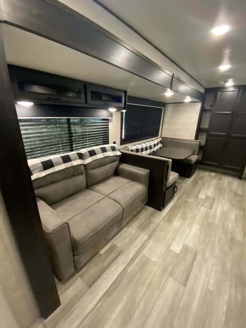 2022 Jayco Jay Flight 28BHS Towable trailer in Seguin