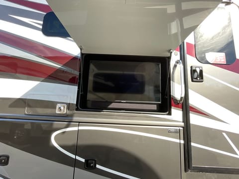 2022 Fleetwood RV Bounder 33C (Brand New) Drivable vehicle in Glastonbury