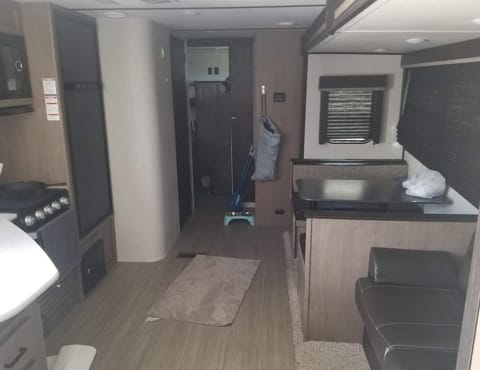 Great Family Escape w/Bunkhouse (DELIVERY ONLY) Towable trailer in Gillette