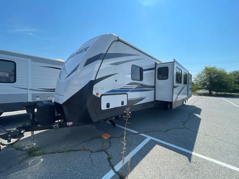 2021 Keystone RV Premier Ultra Lite 34BIPR Towable trailer in Dover