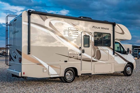 2019 Thor Motor Coach Four Winds 24F Drivable vehicle in Boerne