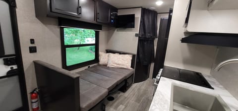 2022 Jayco Jay Flight SLX 8 264BH Towable trailer in Bensalem Township