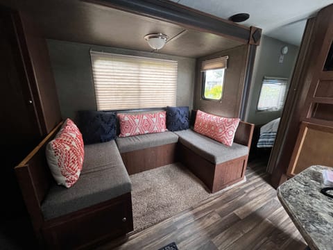 2017 Keystone RV Hideout 24BHSWE Towable trailer in Santa Rosa