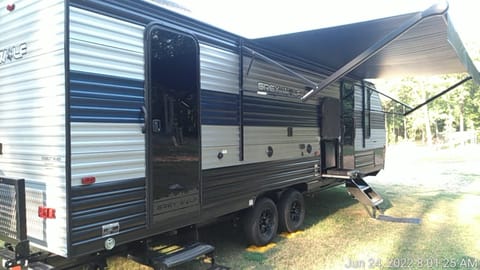 We DELIVER, setup, & break down! Sleeps 10 people Trailer rebocável in Pine Mountain