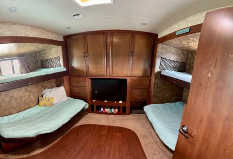 42ft, sleeps 12, fully stocked! Twisted Coastal RV Towable trailer in Aransas Pass