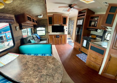 42ft, sleeps 12, fully stocked! Twisted Coastal RV Towable trailer in Aransas Pass