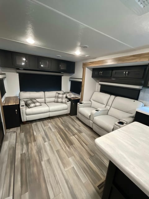 2022 Coachmen RV Freedom Express Liberty 324RLDSLE Towable trailer in Palm Bay