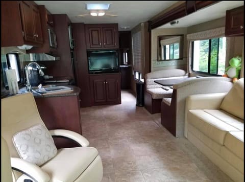 2012 Thor Motor Coach Daybreak 34SD Drivable vehicle in Rochester