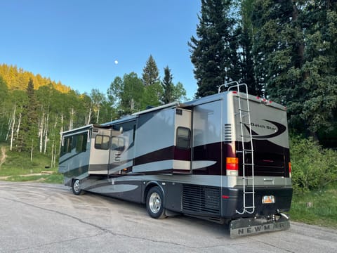 40' Newmar Dutch Star 4023 with High Speed Starlink Internet & Car Dolly Drivable vehicle in Cedar City