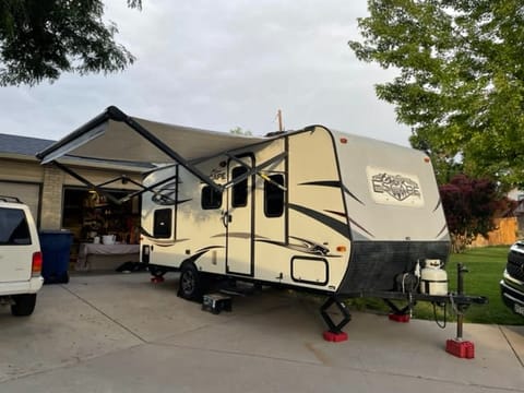 2017 KZ Spree Escape E196S Towable trailer in Applewood