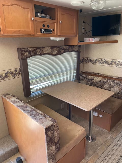 2008 Dutchmen RV Dutchmen 25F Sport Towable trailer in Gillette