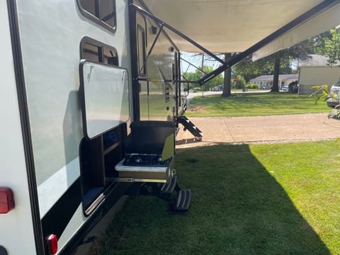 Long term rental 7+ days. So much sleeping options Towable trailer in Saint Charles