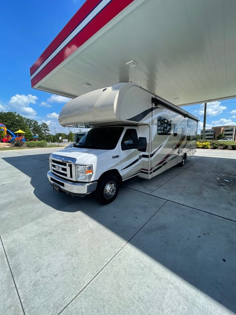 Our 31’ Class C Bunkhouse Family Retreat Drivable vehicle in Newnan