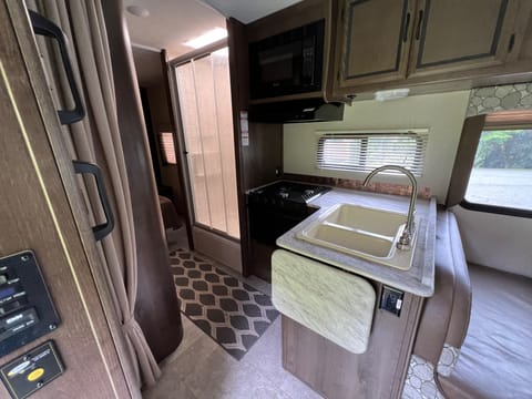 Sensamotion... 2018 Coachmen RV Freelander 27QB Drivable vehicle in Piscataway