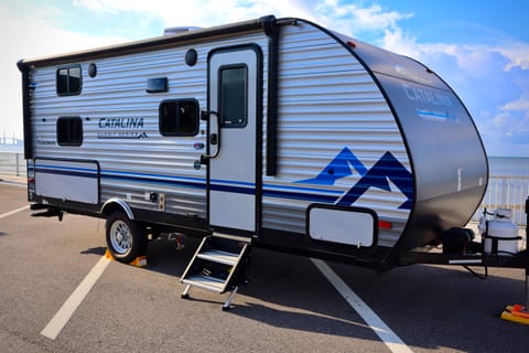 2022 Coachmen RV Catalina Summit Series 7 184BHS Towable trailer in Sunrise
