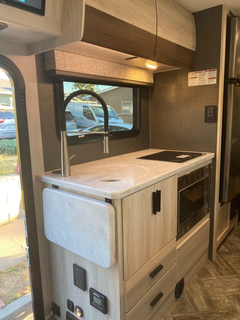 BRAND NEW 2022 Forest River Sunseeker MBS 2400B Drivable vehicle in West Covina