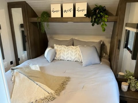 2022 Forest River RV Wildwood XL Lite T241BHX-Luxury Glamping Tráiler remolcable in Lakewood