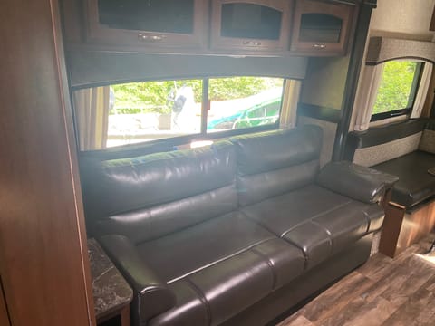 2017 Jayco Jay Feather 7 19XUD Towable trailer in Bremerton