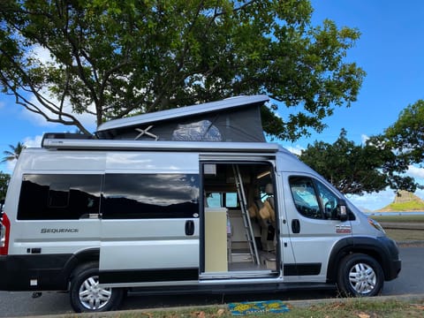 Oasis on Oahu! FULLY LOADED! Seats & sleeps FOUR Campervan in Kailua