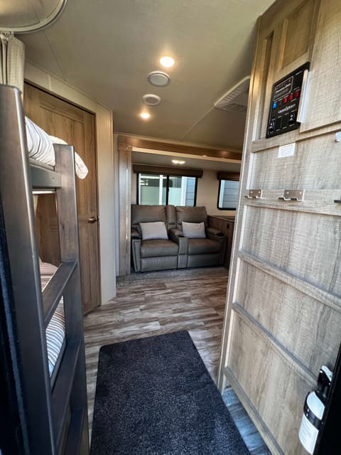 2021 Grand Design Imagine 2800BH Towable trailer in Redding